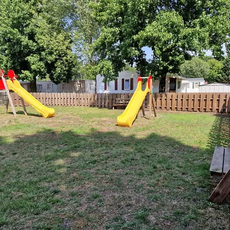 Grand Mobile Dans مكان تخييم *