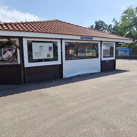 Grand Mobile Dans Camping *