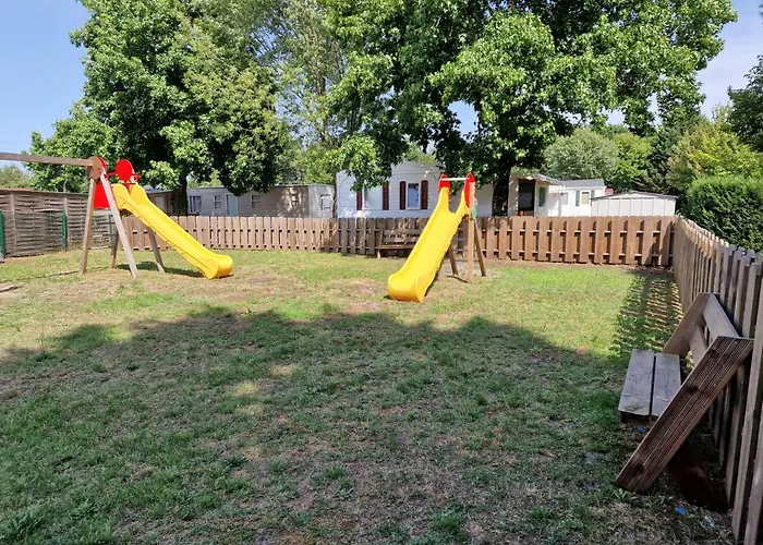 Grand Mobile Dans Campsite *